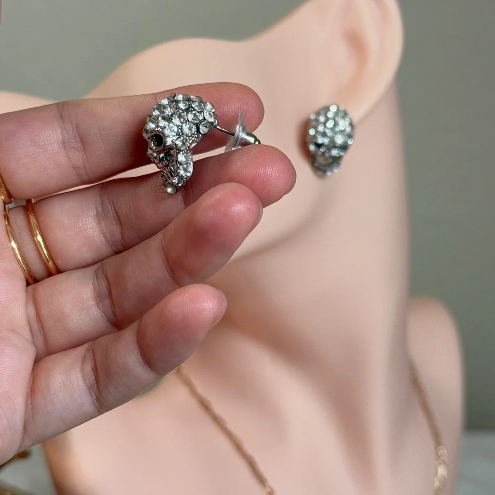 ⚜️❤️‍🔥 Silver Skull Stud Earrings With Crystals